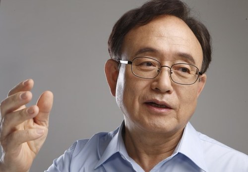 전남대 경제학부 교수//서울대 경제학과 동대학원 졸, 영국 런던대 경제학박사, 민노당 새세상연구소 이사,615통일학교장,시민주권행동 대표,북구E마트입점저지 시민대위 공동대표,(전)지역개발연구소장// 이채언입니다. http://t.co/w6bY1sFH