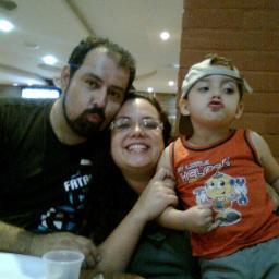 Esposa, mãe, Pastora da Igreja do Evangelho Quadrangular, cursando a faculdade de Serviço Social e acima de tudo apaixonada por Jesus.