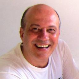 zerobueno's profile picture. a vida é um presente cercado de passados e futuros por todos os lados.