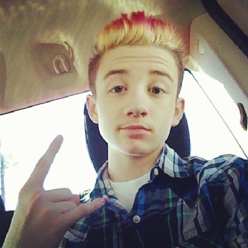 Nigga myy hair iss on firee #theflyestniggayoukno