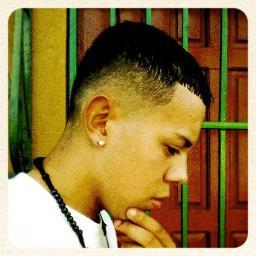 Soy un chico buena honda !Amo el genero Urbano¡ Sigueme -_- si me sigues te sigo