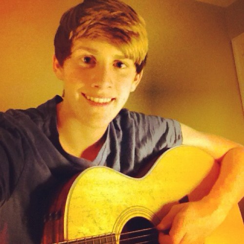 This is a fan twitter account. @brycemcquaid is the real Bryce McQuaid! Go check out his YouTube! http://t.co/WPmtUoGyF1