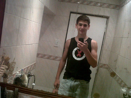 FerPoggi's profile picture. deje caer lagrimas SOLO por ti..