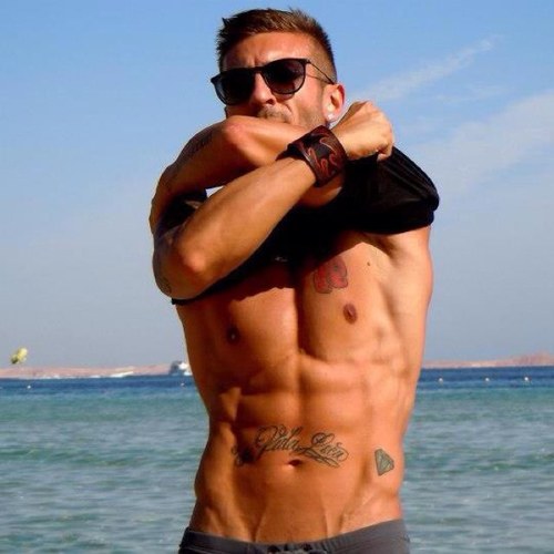 FSantolamazza's profile picture. e se mordo una fragola mordo anche te