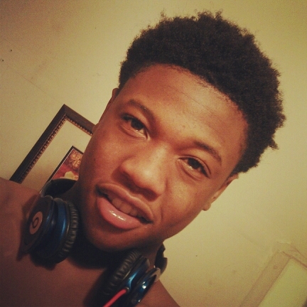 God,Football, Family , & money is wat i chase after #TeamGod (R.i.p jordan, Free lil deshaun, dee, Lil ant, Lil Allen & my nigga puggy) I miss my niggaz