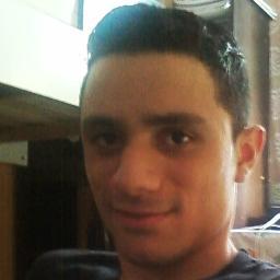eu tenho 17 anos idade,sou jogador de futebol de time de base,um cara bonito e atletico hehe