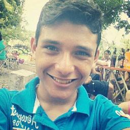 A vida me ensinou a segurar uma lágrima e soltar um sorriso (: