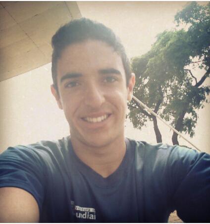 Vivo para servir a Deus, amo Voleibol