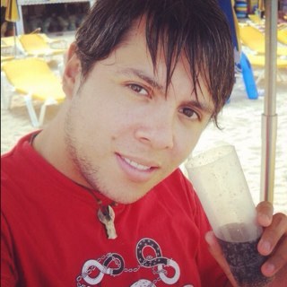 Estilista y maquillador profesional, amante del buen gusto 🇪🇸 🇻🇪