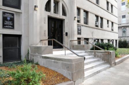 The Steans Center develops mutually beneficial relationships with community-based organizations in order to develop a sense of social agency in DePaul students.