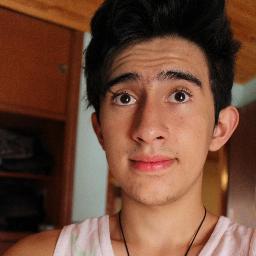 HOLA ... Me llamo Kevin y mi segundo nombre es Stuart si quieres mas información puedes llamar al 123 te dirán sobre mis Ordenes de Restricción c: Uso Tirantas