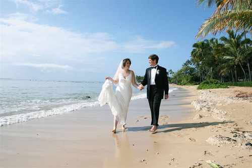 Professional Planner of Affordable Hawaii Weddings on the island of Oahu since 1980. All inclusive Hawaii wedding packages in Waikiki, Honolulu, Oahu.