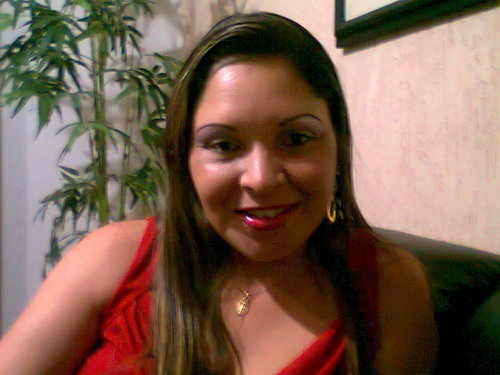 Sou alegre, otimista e mãe de uma menina linda.Gosto de fazer novas amizades, me siga, bjs