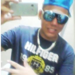 prefiro dia de sol joga futebol e viver a mil haha e um funk também neh isso nao pode falta kk