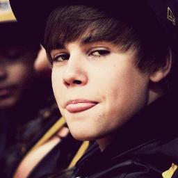 Minhas loves: @_MyLifeBiebs @BrBiebsLove_ @iBiebsCreepin @BieberMyLiife @Next2JBiebs @mclovaticlove s2