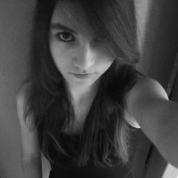 gracy_rocker's profile picture. Desculpe, sou antiga. Gosto de andar de mãos dadas. E mais que beijos e amasso, quero amor eu continuidade.