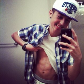 AyyoMtz's profile picture. Follow Me And I'll Follow Back ^_^ 
Everyone Follow my Gaming Page @DiamondClan2013