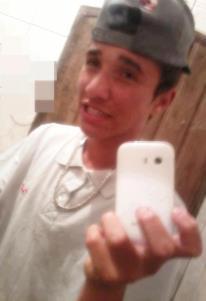 Esse lkee aii Ama Um Fuut , ama aa Familiiiaa dellee ee Principalmentee Ama Deuuus