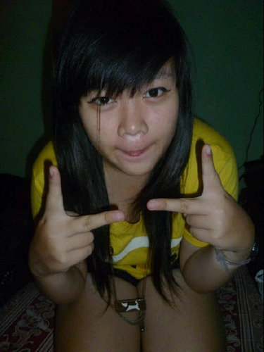 hi! my name : Cindy kumala , my hobby basketball #09, follow my twiiter 2nd @cindy_Kumalaaa