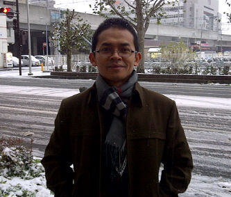 ajuaeni's profile picture. Debu hitam di dunia kelam. Kalaupun bercahaya semata pantulan kasih Tuhan-nya.