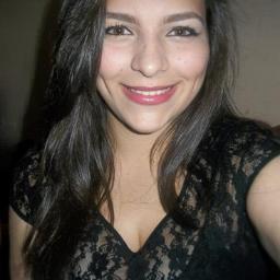 ㅤ
Há duas formas para viver a sua vida:
Uma é acreditar que não existe milagre.
A outra é acreditar que todas as coisas são um milagre.