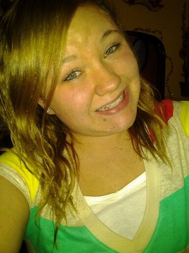 Follow me if you love weed. Senior. 18. Stoner. Single. Pretty little liars.