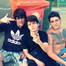 É um amor sem recompensas. Eu não preciso de nada em troca, eles só precisam existir e continuar sorrindo para me fazer feliz.