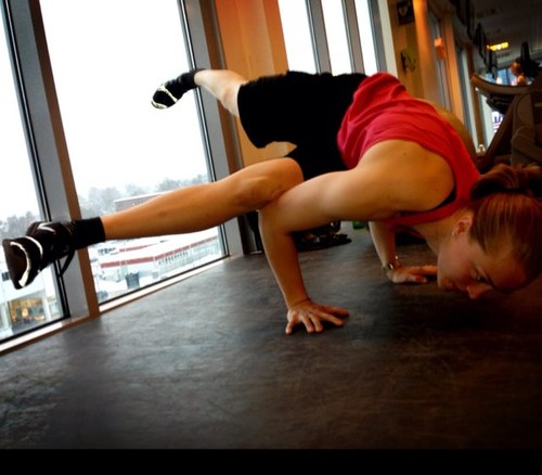 swaesterberg's profile picture. Fd elithandbollsspelare med 2 SM guld som numera jobbar som personlig tränare. Brinner för att hjälpa människor att förändra sin livsstil. Älskar träning.