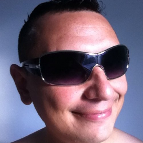 Open mind, geek, power up gamer, cinéfilo, melómano, mixólogo, neo soltero, buena onda, Dios los bendice.