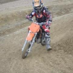 ciao,sono filippo,ho 10 anni amo il motocross e il calcio......