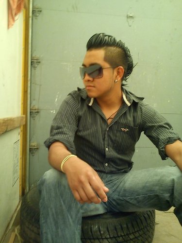 me llamo ivan me gusta hacer ejercicio :3 mis idolos son rakim y ken-y me late el reggaeton y la bachata etc . . :D