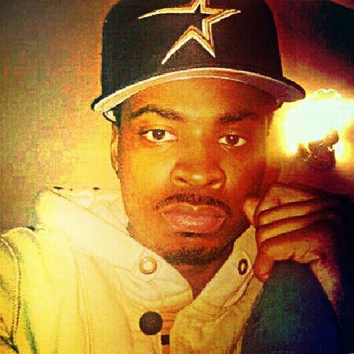 instagram : aura_is_rich ...../rapper/handsome hustla ......Aint nothin sweet but still prefer more cake!