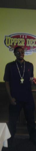 i be actin hollywood as hell, Yea hollywood as hell on a bitch nigga back up give me ten feet and watch a real nigga tweet
