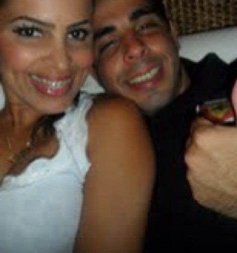 Sou uma pessoa Feliz.. amo a Deus e minha Família...
