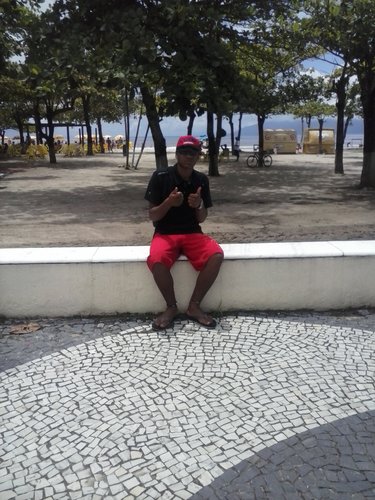 'Escrevo aqui no presente para que no futuro
seus olhos possam lembrar de mim, quando sua mente
me esquecer'