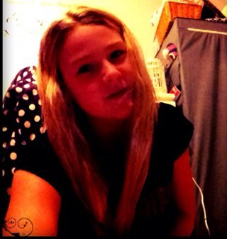 Folow me and i will folow back love life'xo Dance,sing,love I love lois and lauren thay are my life
