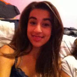 ... [.] paa que ficar dizendo aqui ? se você pode me seguiir ? então se você quer saber sobre mim , é só clica em #follow ;]