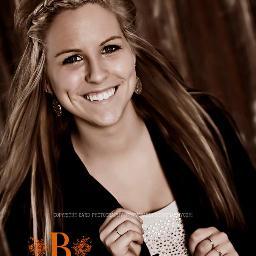 JuliieAyotte's profile picture. 