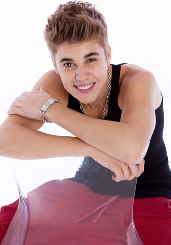 im justin bieber fan.... justin i love u so much. tweet me justin i love ur songs
