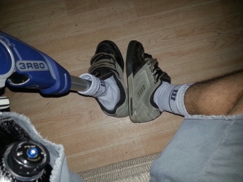 medico, skater, rocker, traveler, jumper, biker, una vez morí.... al menos eso crei y desperté atrapado en un cuerpo distinto