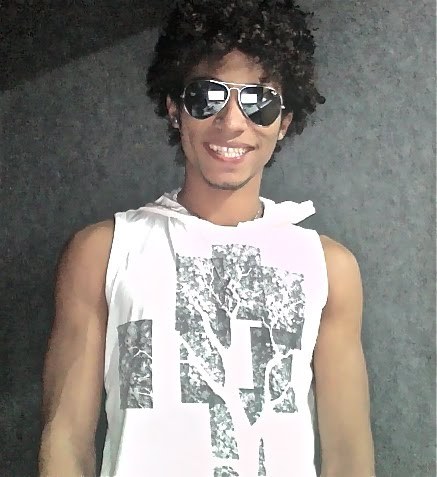 Baterista e percussionista.Sou um amante da música popular brasileira e eletronica!!!!