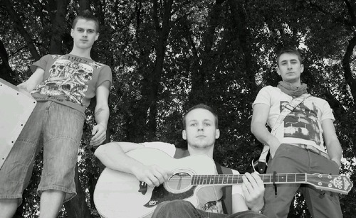 Singer/Songwriter from South Wales, lead singer of acoustic band ThreeBeneath