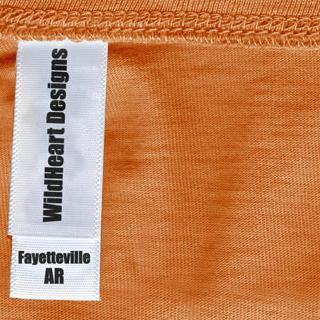 Wholesale screenprinting & embroidery company. We print on t-shirts, polo style shirts, bags and any king of textiles, such as straps. We have low minimums.