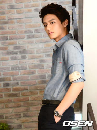 dojihan_bt's profile picture. 배우도지한 원조봇 I'm not real dojihan I'm bot. Real account☞ @dojihan