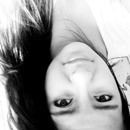 14 anos , Sagitariana , Corinthiana , estudante , apaixonada por Paris , amoo chocolatte *-* , Follow-me :? .. 
'
