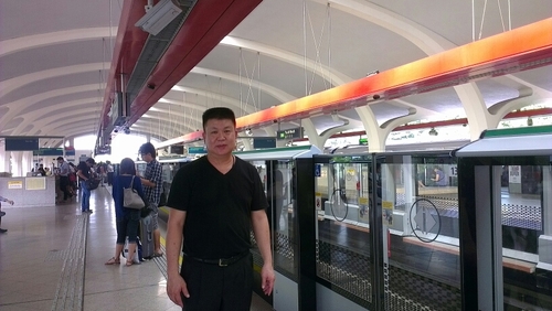 马来西亚人，生活在新加坡，业务在大中华区，热爱中华传统文化，圣贤教育改变命运，学好弟子规、做好中国人