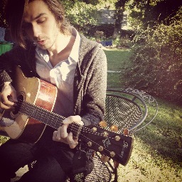 I'm a singer/songwriter from the planet earth. http://t.co/BKb32rrS.
