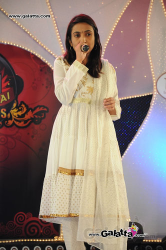 singer-actor, mother of a 10 year old delight, great interest in news and social issues