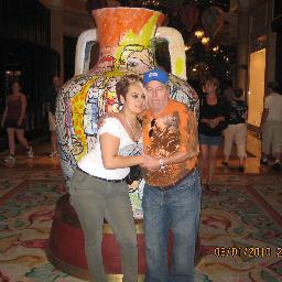 hello my name is Alexia i am new in twitter i am here to find friends up in these page