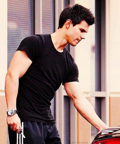 Hollywood's brightest actor and hottest hunk of a big screen star. It's Lautner, Taylor Lautner. [18+ RP MC Gay]